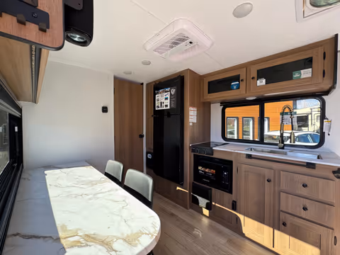 Details de la Coachmen Apex Nano 181RB 2027