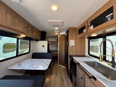 Details de la Coachmen Apex Nano 186BH 2027