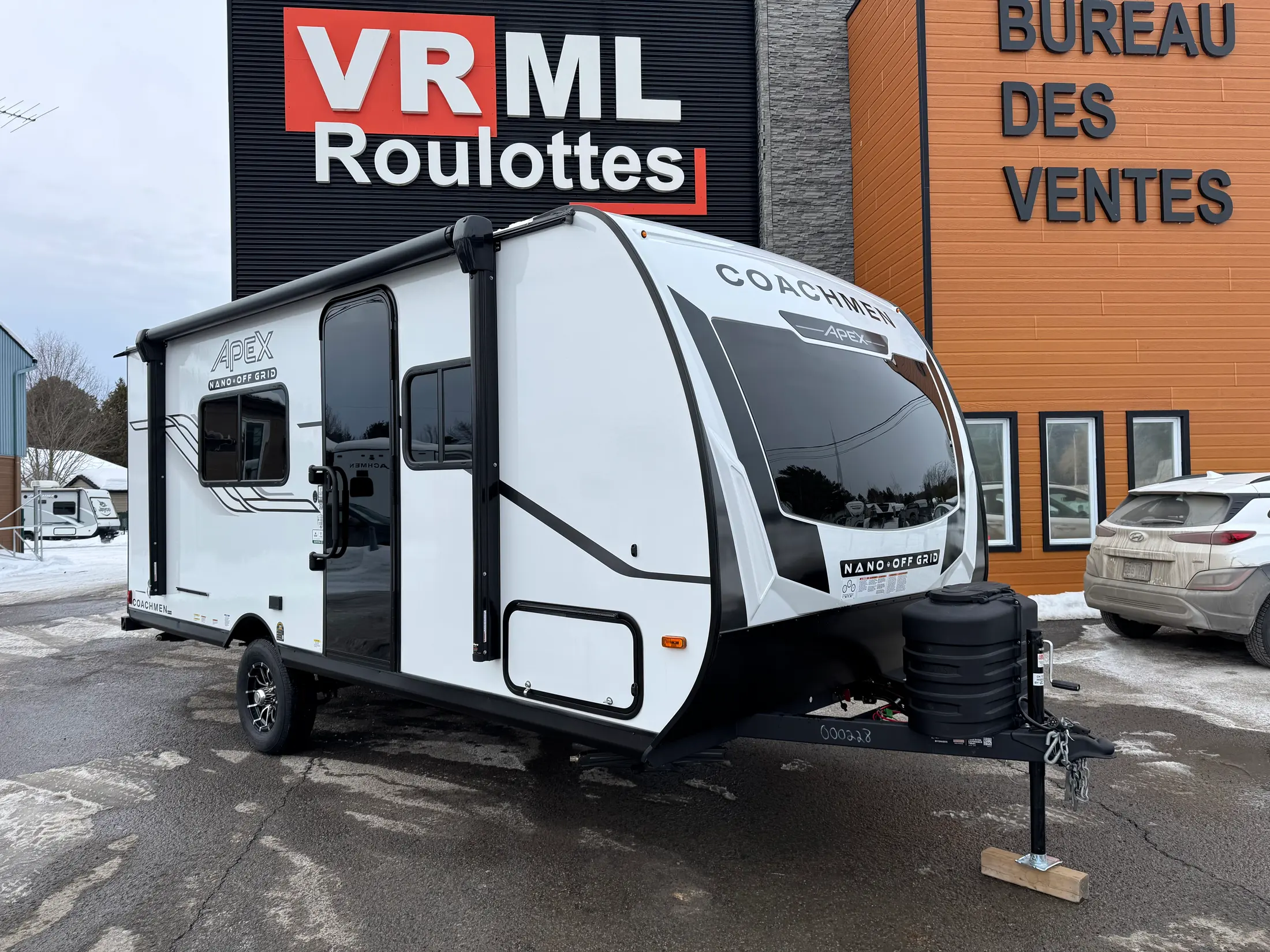 Coachmen Apex Nano 187RB 2026