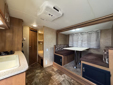 Details de la Coachmen Apex Nano 2015