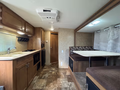 Details de la Coachmen Apex Nano 2015