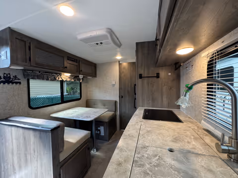 Details de la Coachmen Apex Nano 2021
