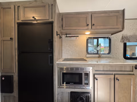 Details de la Coachmen Apex Nano 2021