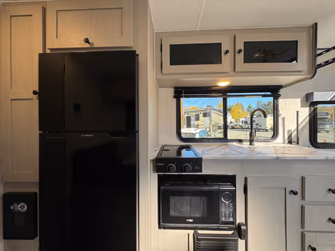 Details de la Coachmen Apex Nano 2024