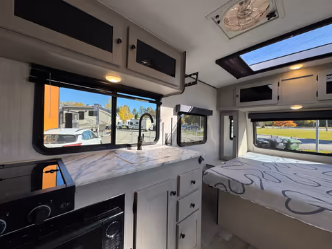 Details de la Coachmen Apex Nano 2024