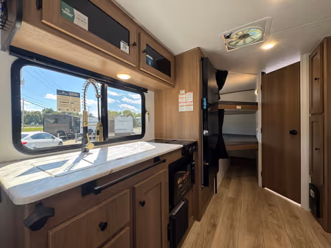 Coachmen Apex Nano 208BHS 2027 - Cuisine