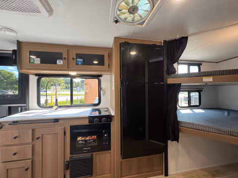 Coachmen Apex Nano 208BHS 2027 - Cuisine