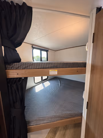 Coachmen Apex Nano 208BHS 2027 - Lits superposés