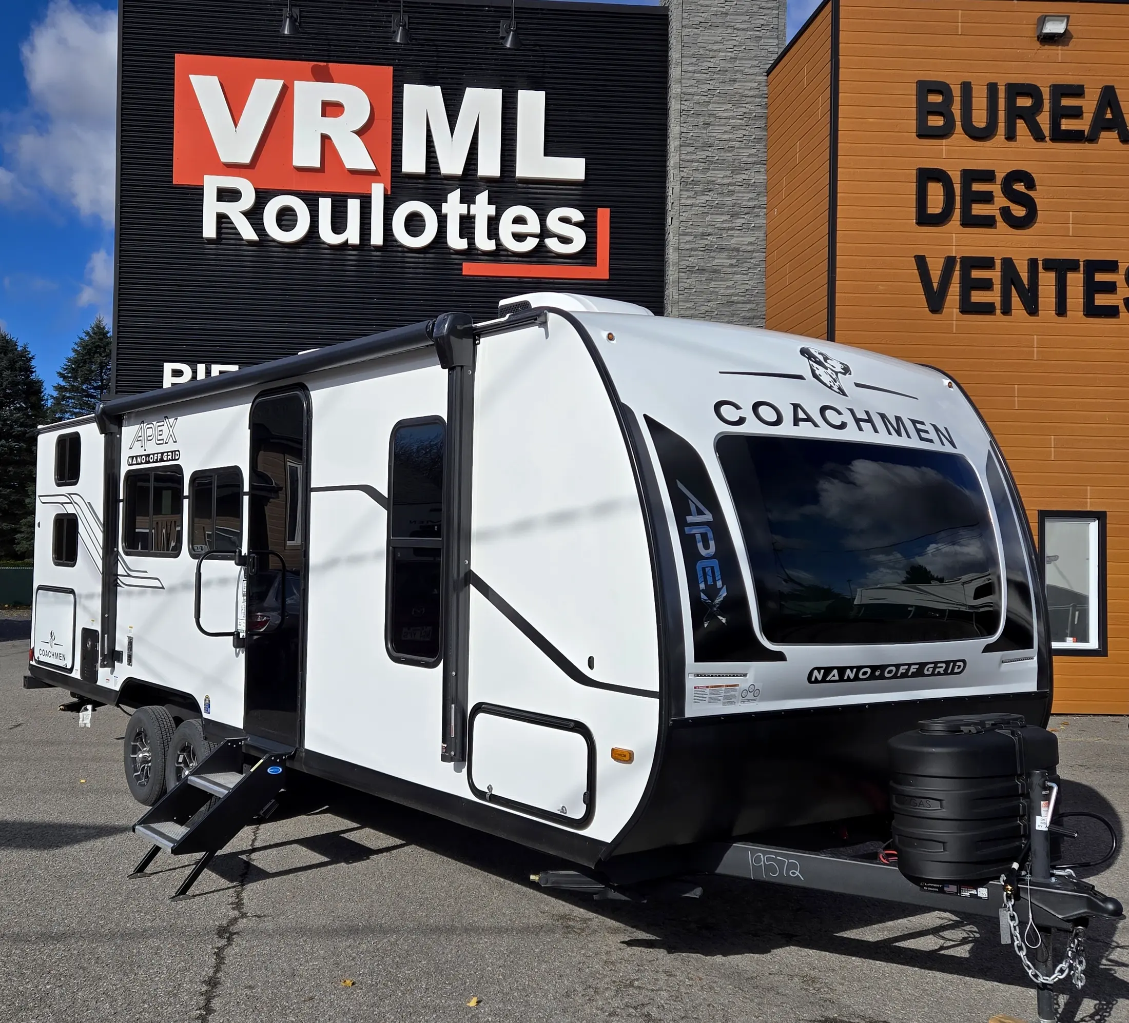 Coachmen Apex Nano 228BHS 2026