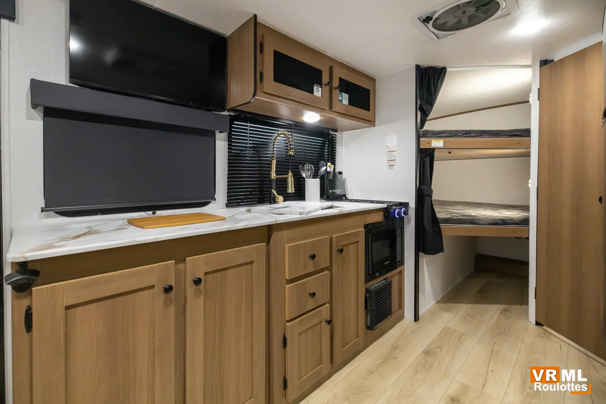 Coachmen Apex Nano 228BHS 2027