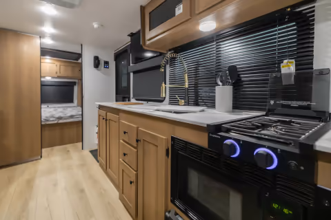 Details de la Coachmen Apex Nano 228BHS 2027
