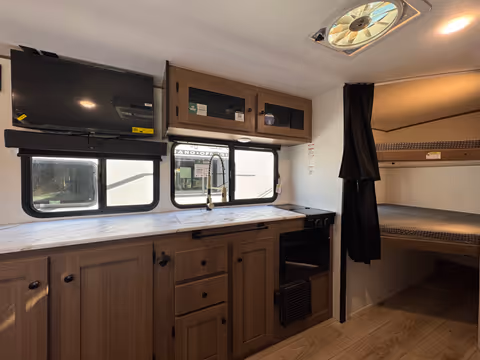 Details de la Coachmen Apex Nano 228BHS 2027