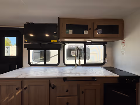 Coachmen Apex Nano 228BHS 2027 - Cuisine