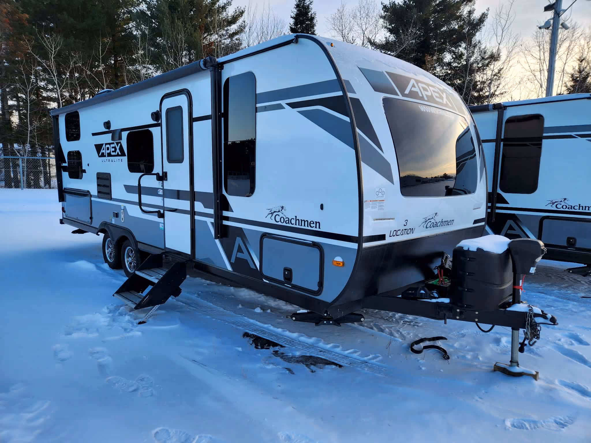 Coachmen Apex Ultra-Lite 245BHS 2023