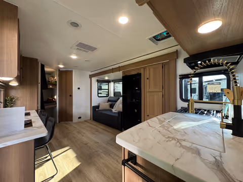 Details de la Coachmen Apex Ultra-Lite 239BARV 2027