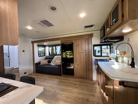 Coachmen Apex Ultra-Lite 239BARV 2027 - Cuisine