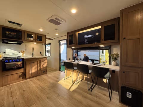 Coachmen Apex Ultra-Lite 239BARV 2027 - Dinette