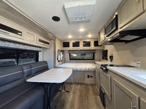 Details de la Coachmen Catalina Expedition 2023