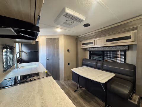 Details de la Coachmen Catalina Expedition 2023