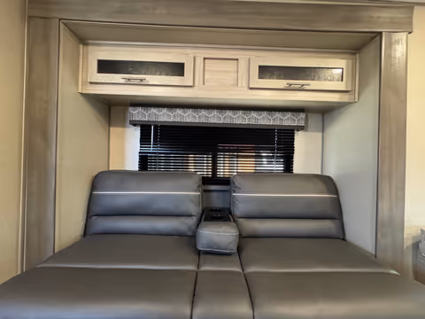 Coachmen Catalina Expedition 192FQS 2023 - Salon