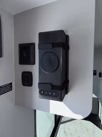 Details de la Coachmen Remote 12.1R 2026