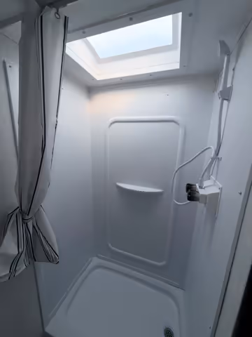 Details de la Coachmen Remote 12.1R 2026