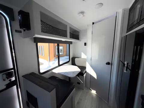 Roulotte Coachmen Remote 12.1R 2026 - gallery