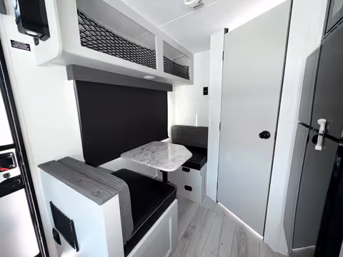 Roulotte Coachmen Remote 12.1R 2026 - gallery