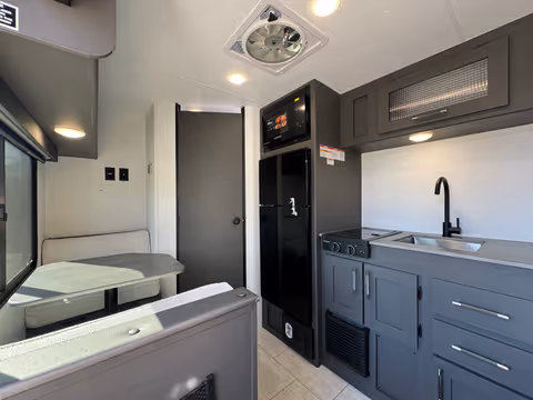 Details de la Coachmen Remote 12.1R 2027