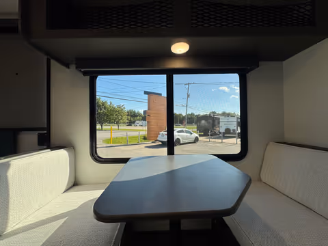 Coachmen Remote 12.1R 2027 - Dinette