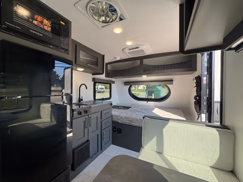 Details de la Coachmen Remote 12.1R 2027