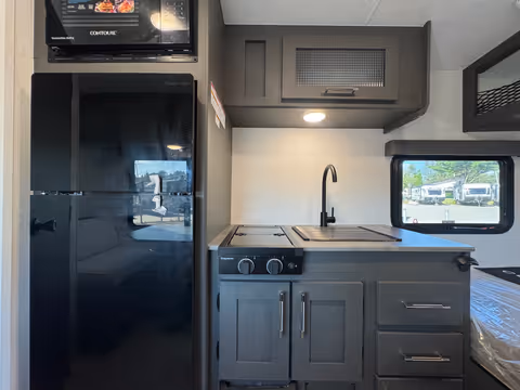 Coachmen Remote 12.1R 2027 - Cuisine