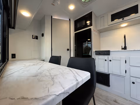 Details de la Coachmen Remote 12R 2026