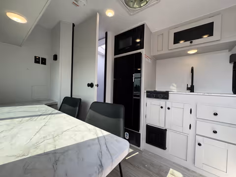 Details de la Coachmen Remote 12R 2026