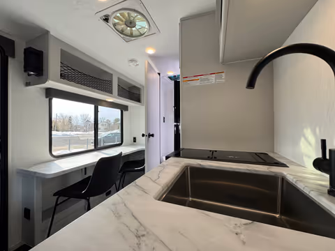 Details de la Coachmen Remote 12R 2026