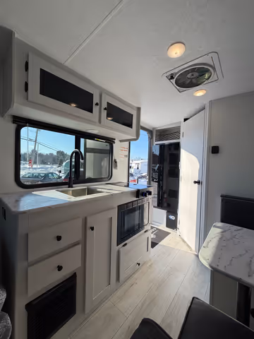 Details de la Coachmen Remote 14R 2026