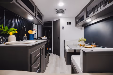 Details de la Coachmen Remote 14R 2027