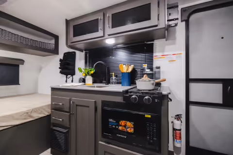Details de la Coachmen Remote 14R 2027