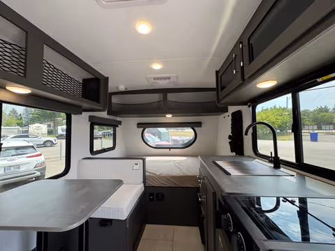 Details de la Coachmen Remote 14R 2027