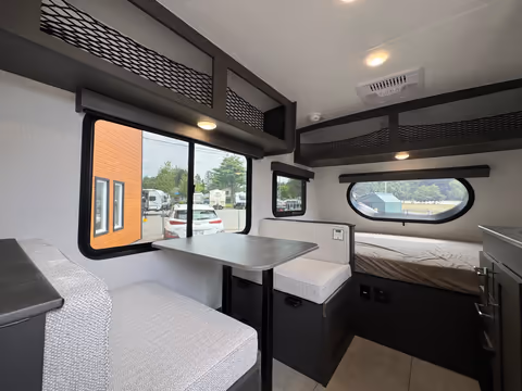 Details de la Coachmen Remote 14R 2027