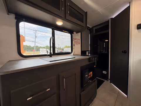 Details de la Coachmen Remote 14R 2027