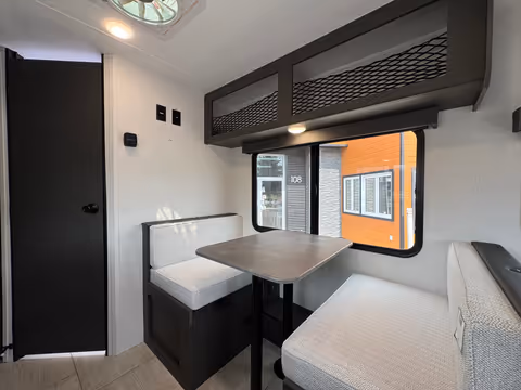 Details de la Coachmen Remote 14R 2027