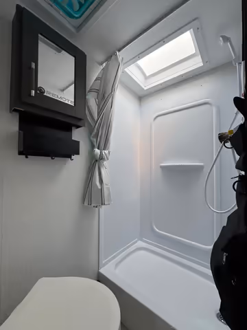 Details de la Coachmen Remote 14R 2027
