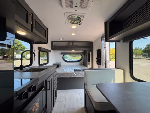 Details de la Coachmen Remote 17R 2027