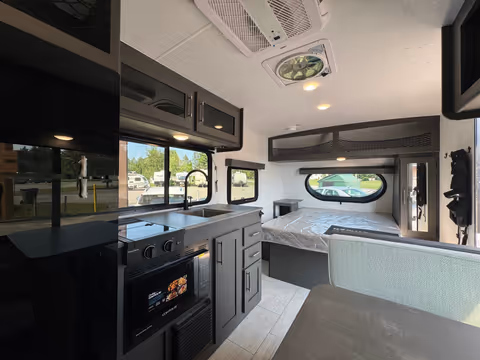 Details de la Coachmen Remote 17R 2027