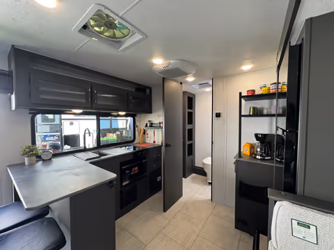 Details de la Coachmen Remote 238RRB 2027
