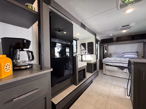 Details de la Coachmen Remote 238RRB 2027