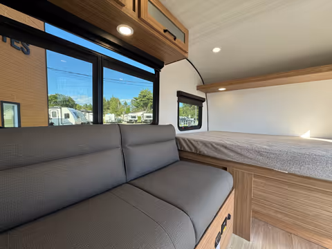 Keystone Reign 13RK 2027 - Salon