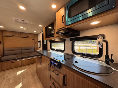 Details de la Keystone Reign 18RB 2027