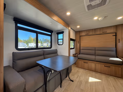 Details de la Keystone Reign 18RB 2027